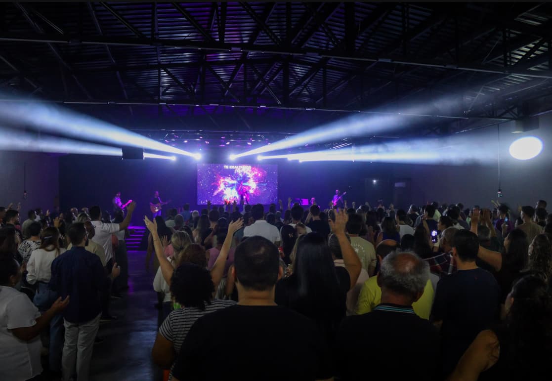 Culto de adoração na Comufer Estrela d'Oeste